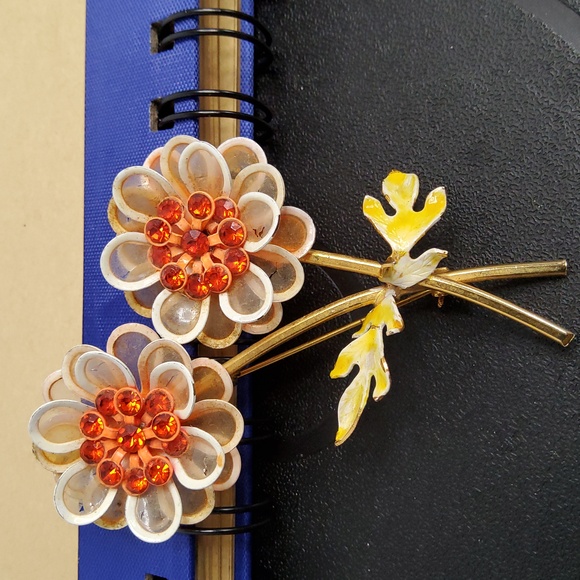 Vintage flower brooch goldtone and enamel - Picture 2 of 8